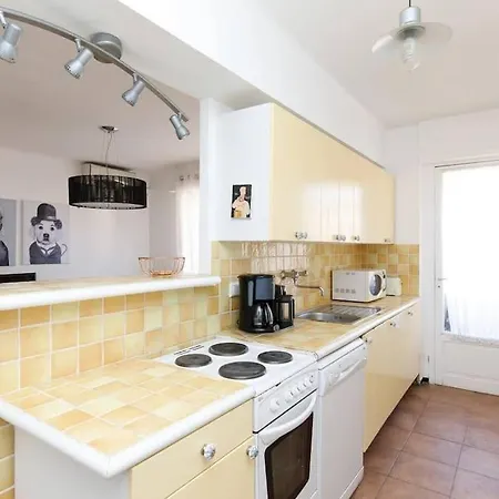 Апартаменты Spacious Luxury 2 Bdrm Next To Croisette Канны